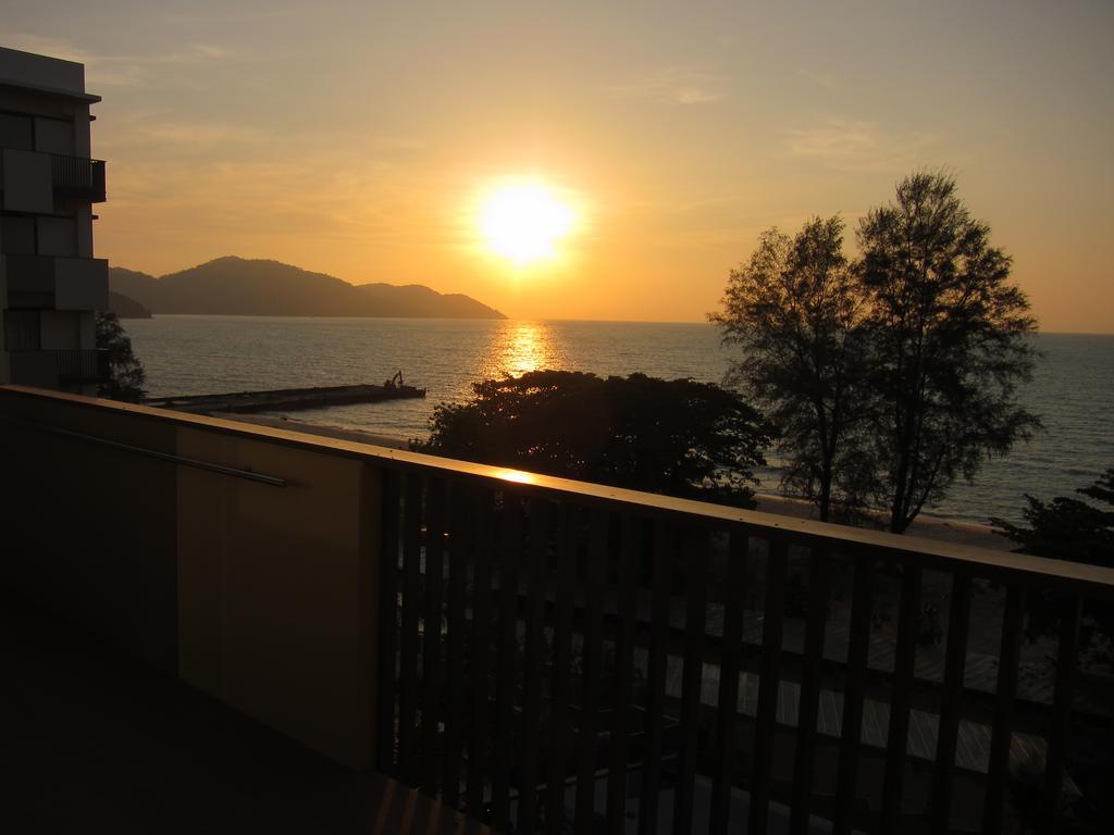 By The Sea Suites - Managed By Sdb Host Batu Ferringhi Exterior photo