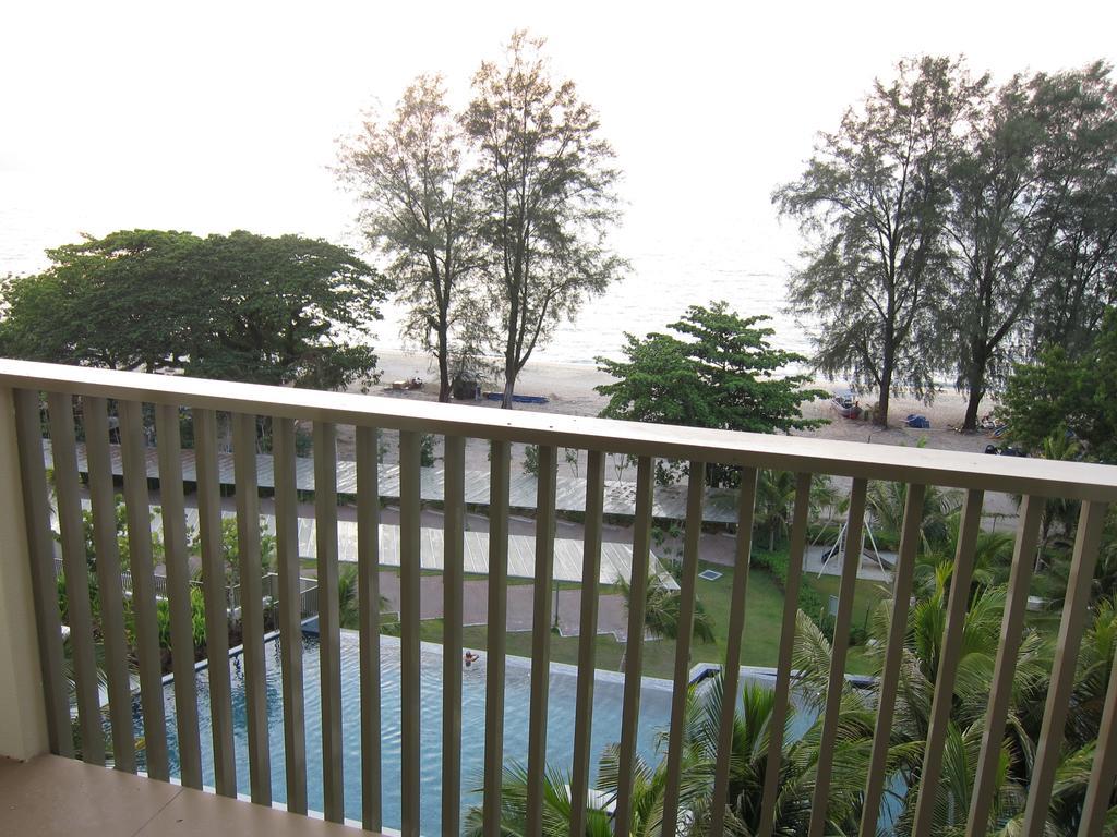 By The Sea Suites - Managed By Sdb Host Batu Ferringhi Exterior photo