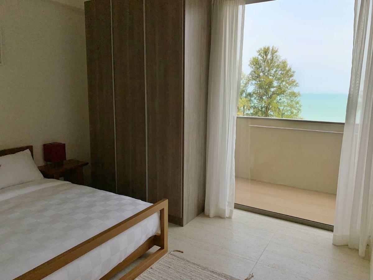 By The Sea Suites - Managed By Sdb Host Batu Ferringhi Exterior photo